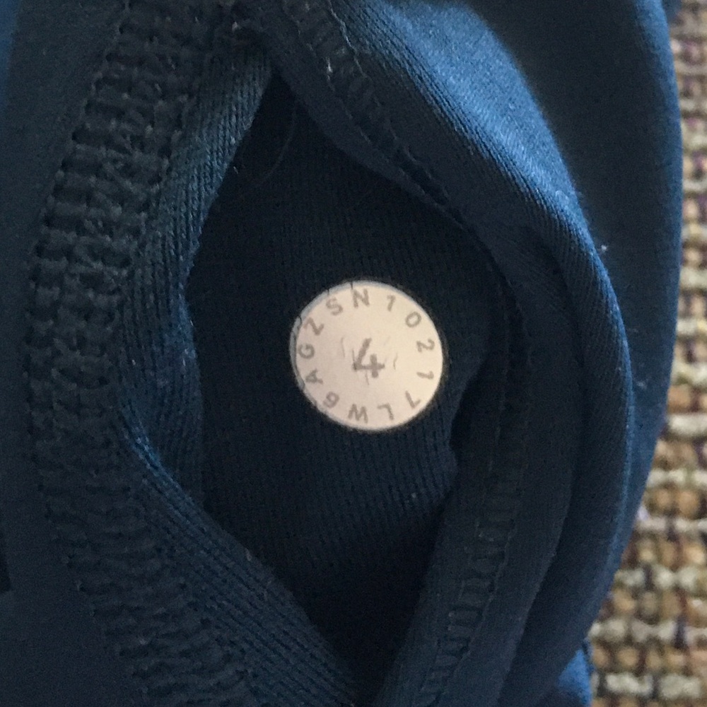 Lululemon Capri Yoga Pants Size 4 Dark Blue - Picture 3 of 3